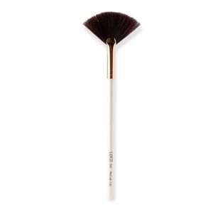 Luxie Beauty Medium Fan Brush-Flawless 560